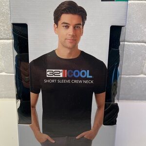 BRAND NEW, NEVER WORN- 32 Degrees Men's Black Short Sleeve Tee